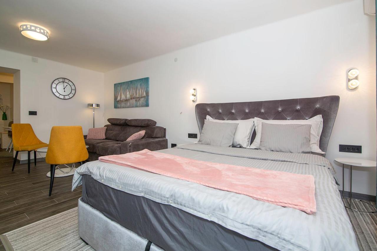 City Center Apartment Belgrado Esterno foto