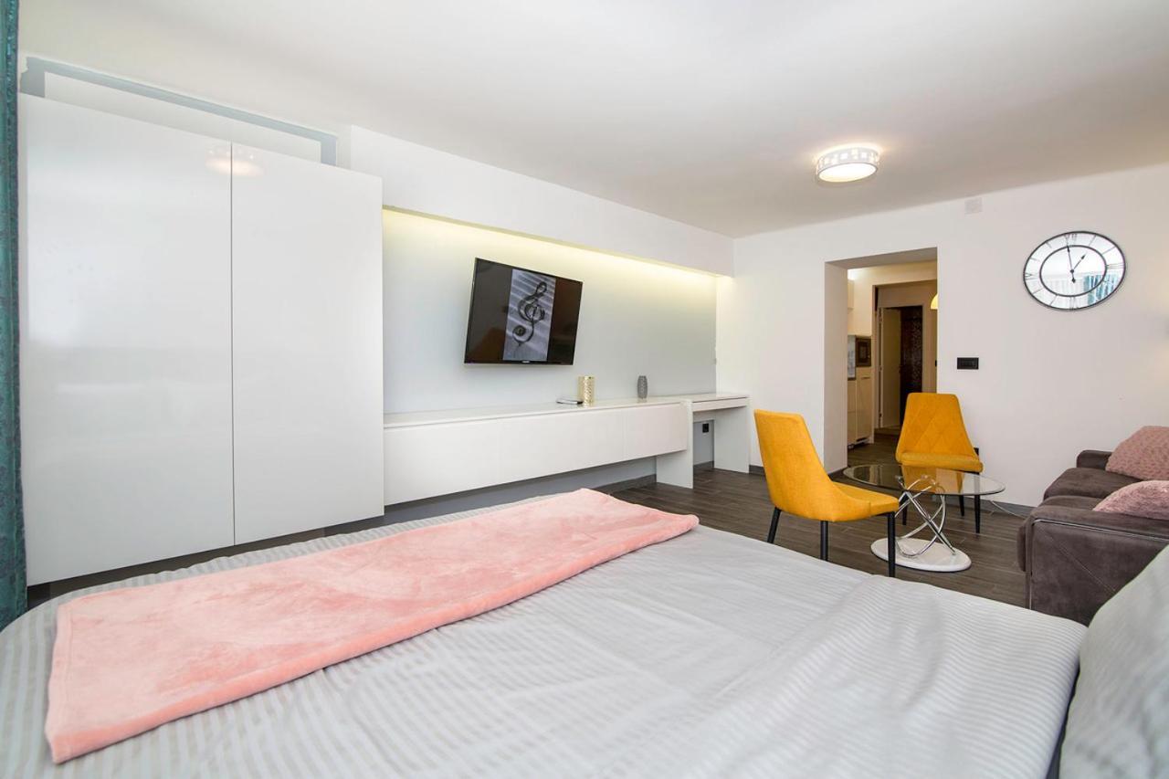 City Center Apartment Belgrado Esterno foto