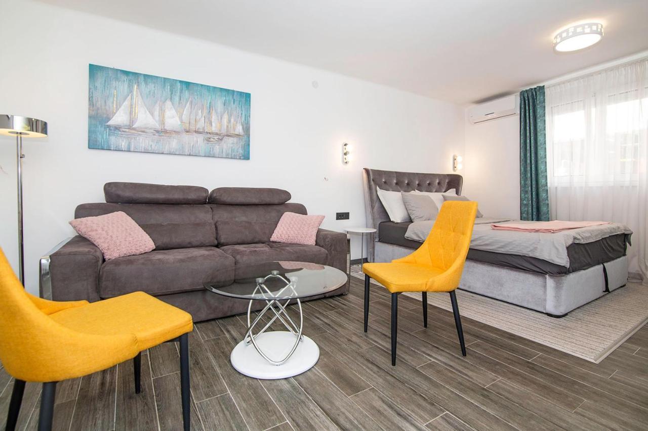 City Center Apartment Belgrado Esterno foto